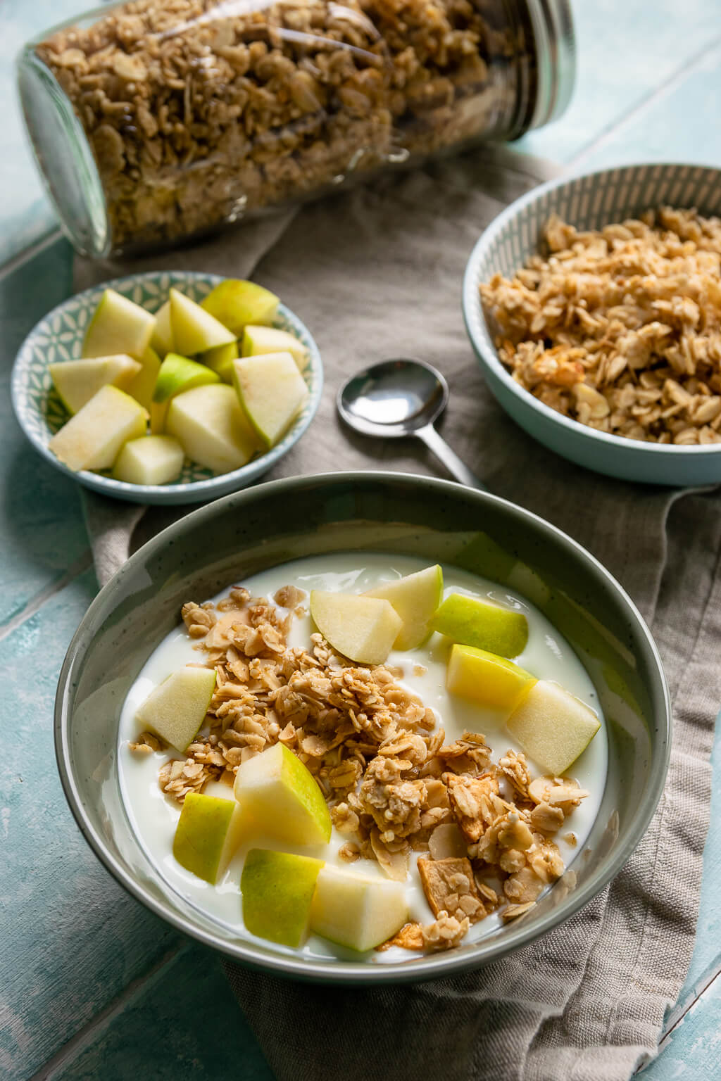 Apfel Zimt Granola - gesund &amp; lecker als Frühstück oder Zwischenmahlzeit