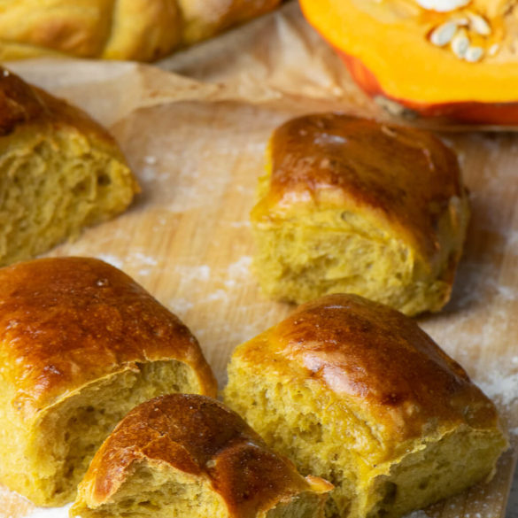 Geniale weiche Kürbisbrötchen zum selber Backen Geniale weiche Kürbisbrötchen zum selber Backen