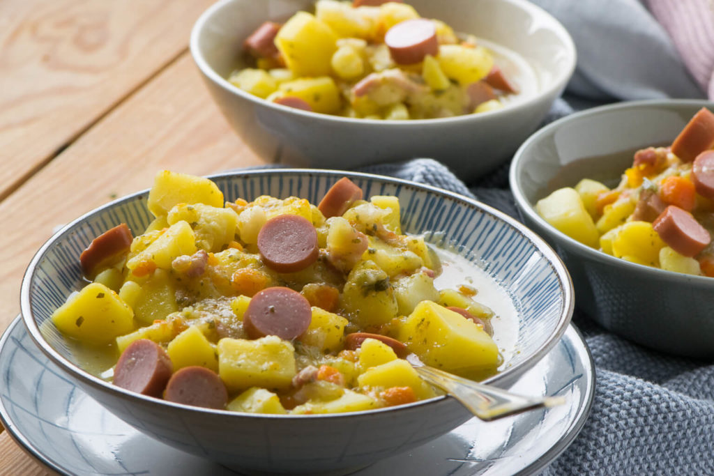 Die Kartoffelsuppe ist einfach zuzubereiten . #Kartoffelsuppe #Eintöpfe #soulfood