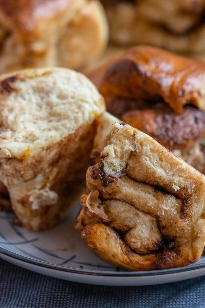WOW, wie gut die Brötchen schmecken, weich und fluffig, gefüllt mit Nutella und Spekulatiusgewürz