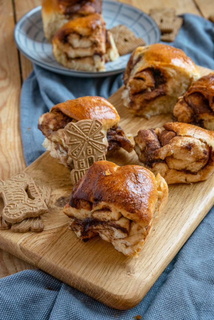 Softe Brötchen mit Spekulatius und Nutella Füllung