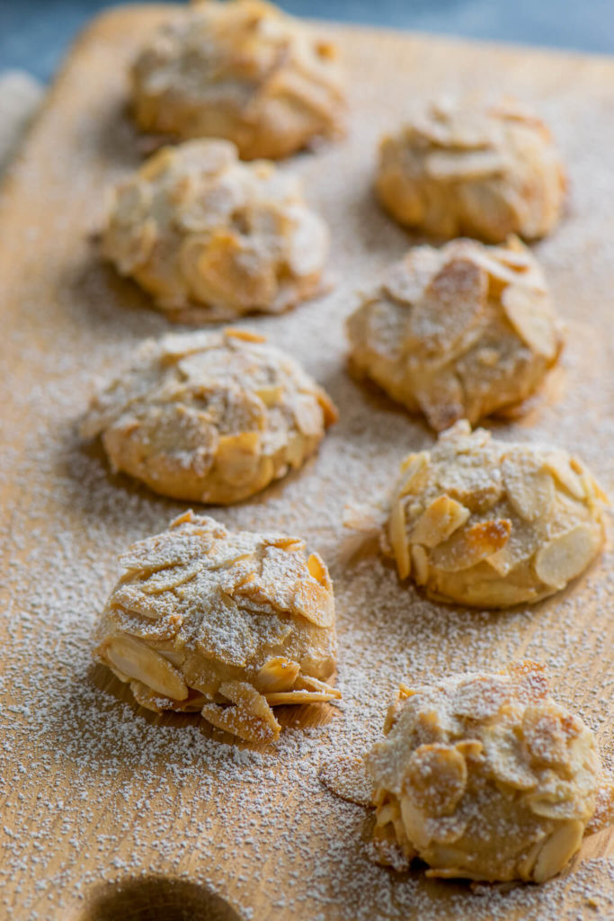 Marzipan Wölkchen mit Puderzucker