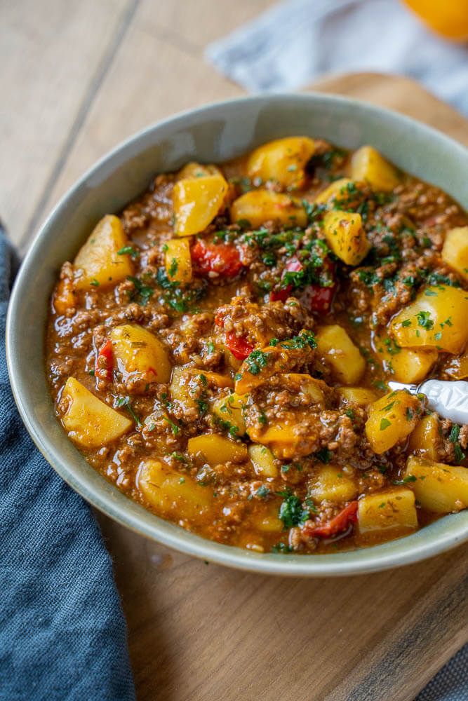 Bauerntopf mit Hackfleisch, Kartoffeln und Paprika - das perfekte Rezept für deinen Feierabend