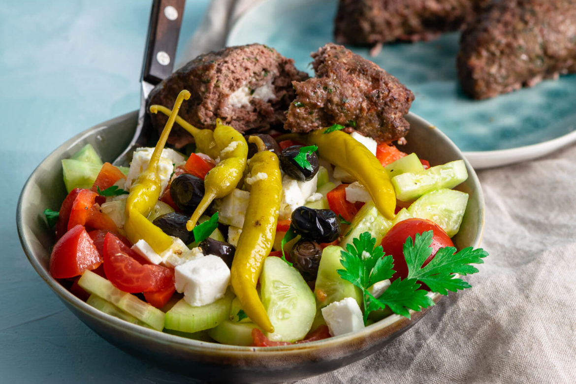 Griechischer Bauernsalat - einfach, schnell &amp; lecker - Einfach Malene