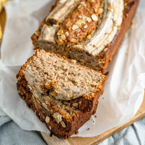 Bananen kuchen mit gemahlenen Haselnüssen