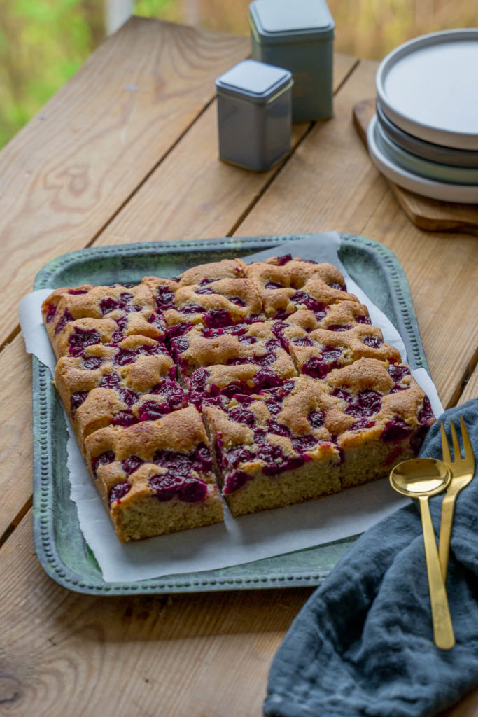 Kirschkuchen auf dem Blech