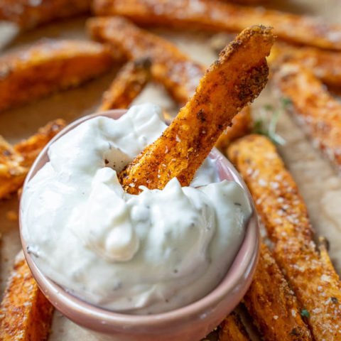 Süßkartoffel Pommes mit Sour Cream