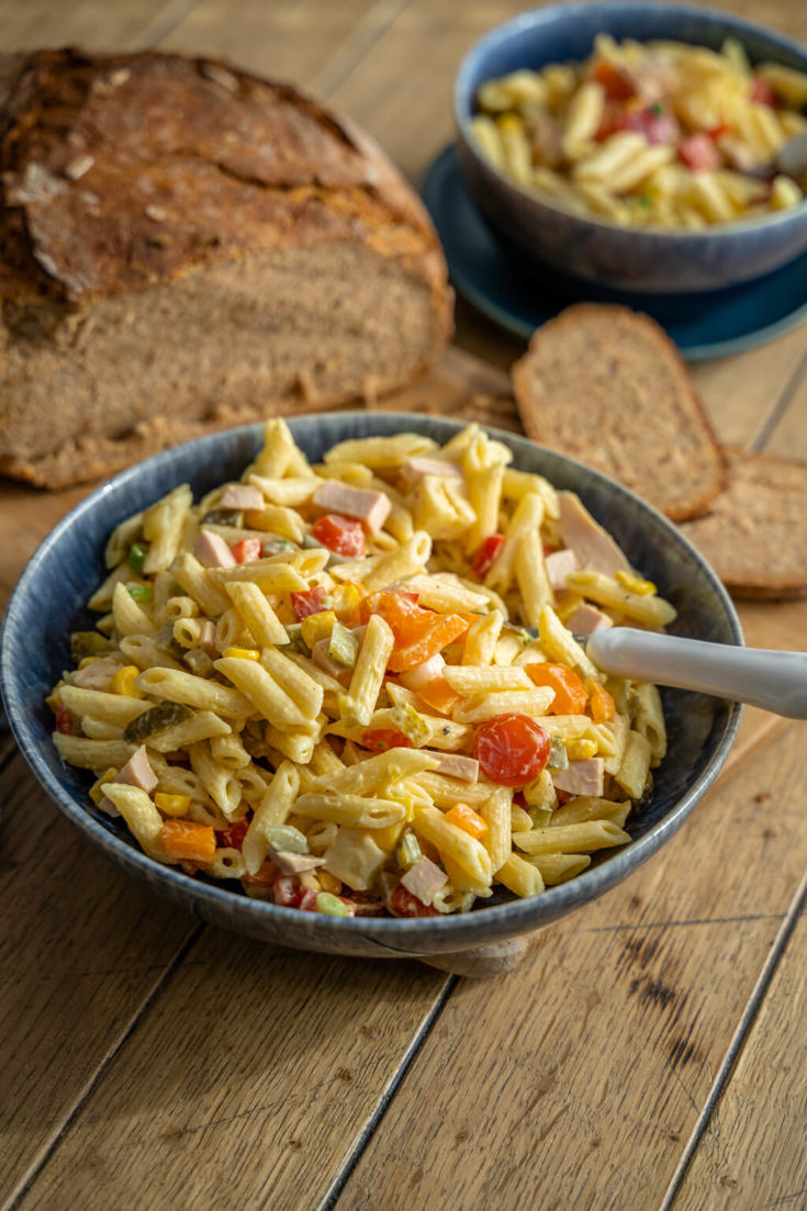 Bester Nudelsalat mit Mayonnaise - einfach, lecker und schnell zubereitet