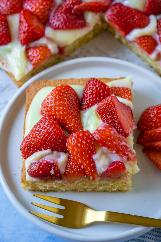 Erdbeer Kuchen vom Blech - mit Vanille Pudding