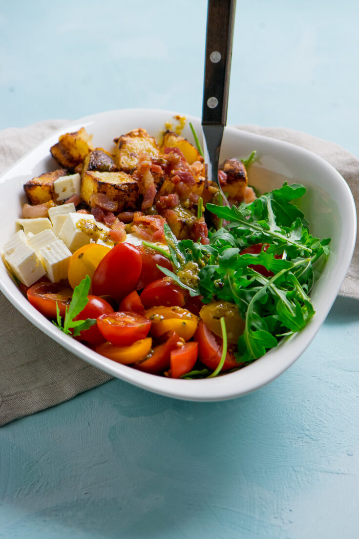 Lauwarmer Honig Senf Röstkartoffel Salat mit Rucola und Speck - Einfach ...
