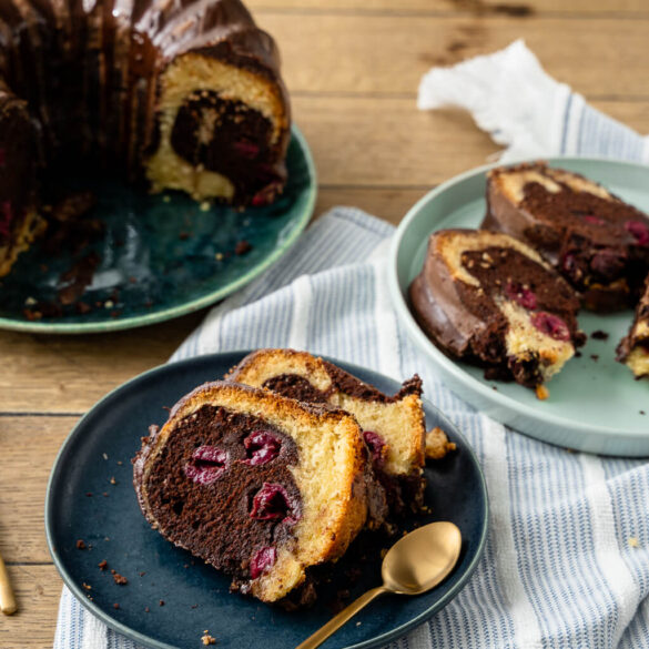 Mega saftiger Zebrakuchen - einfacher Marmorkuchen aus der Springform ... Mega saftiger Zebrakuchen - einfacher Marmorkuchen aus der Springform ...