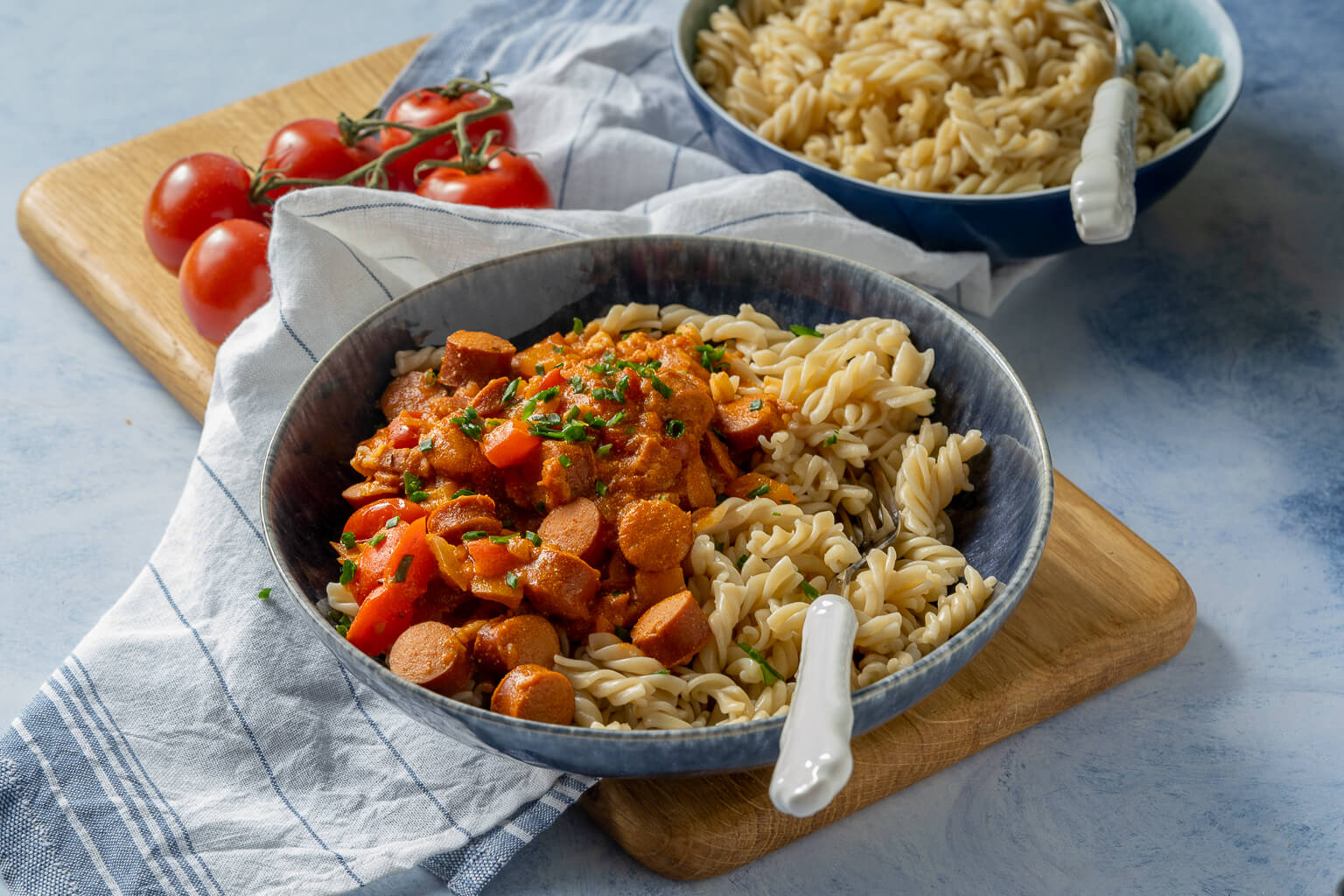 Schnelles Würstchengulasch kochen – leckeres Reste-Essen mit Würstchen