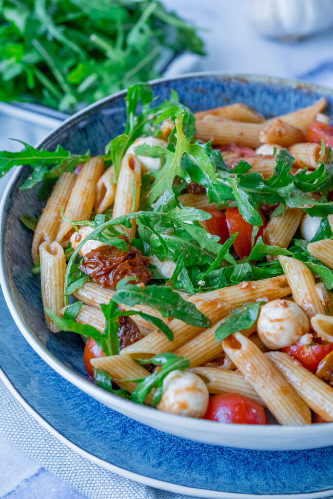 Salat Penne Rucola getrocknete Tomaten