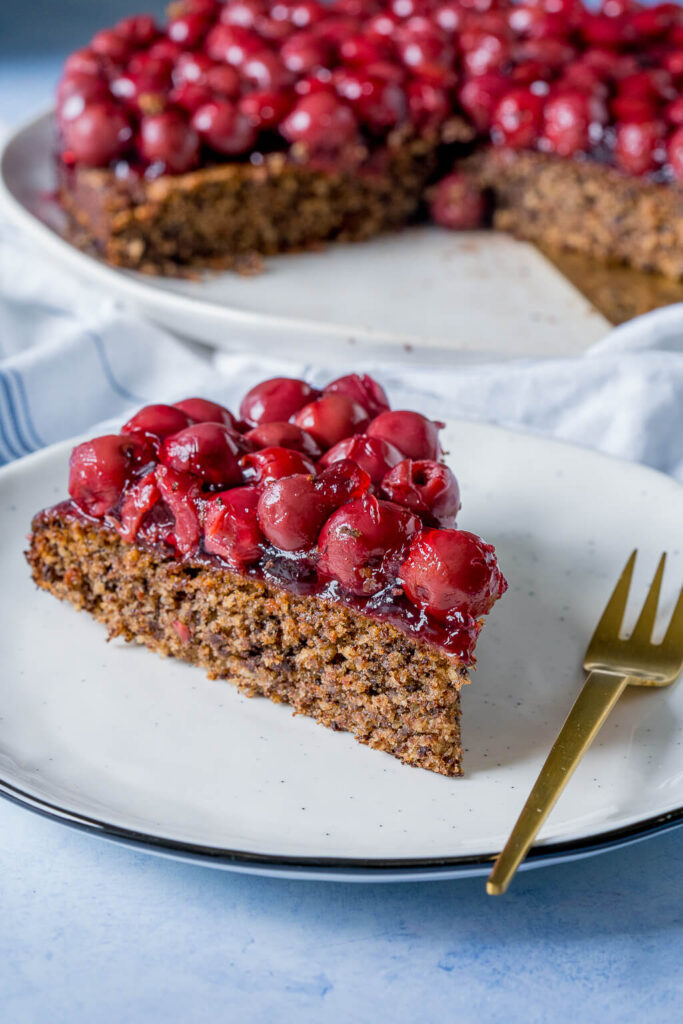 Saftiger Nusskuchen mit Kirschen (ohne Mehl) - Einfach Malene