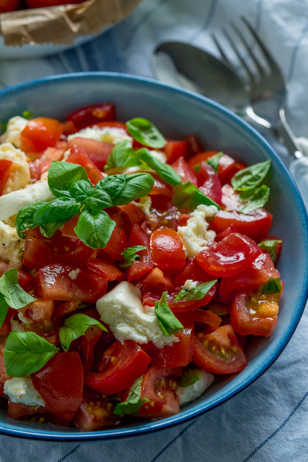 Einfacher Tomatensalat mit Balsamico Dressing - mega lecker - Einfach ...