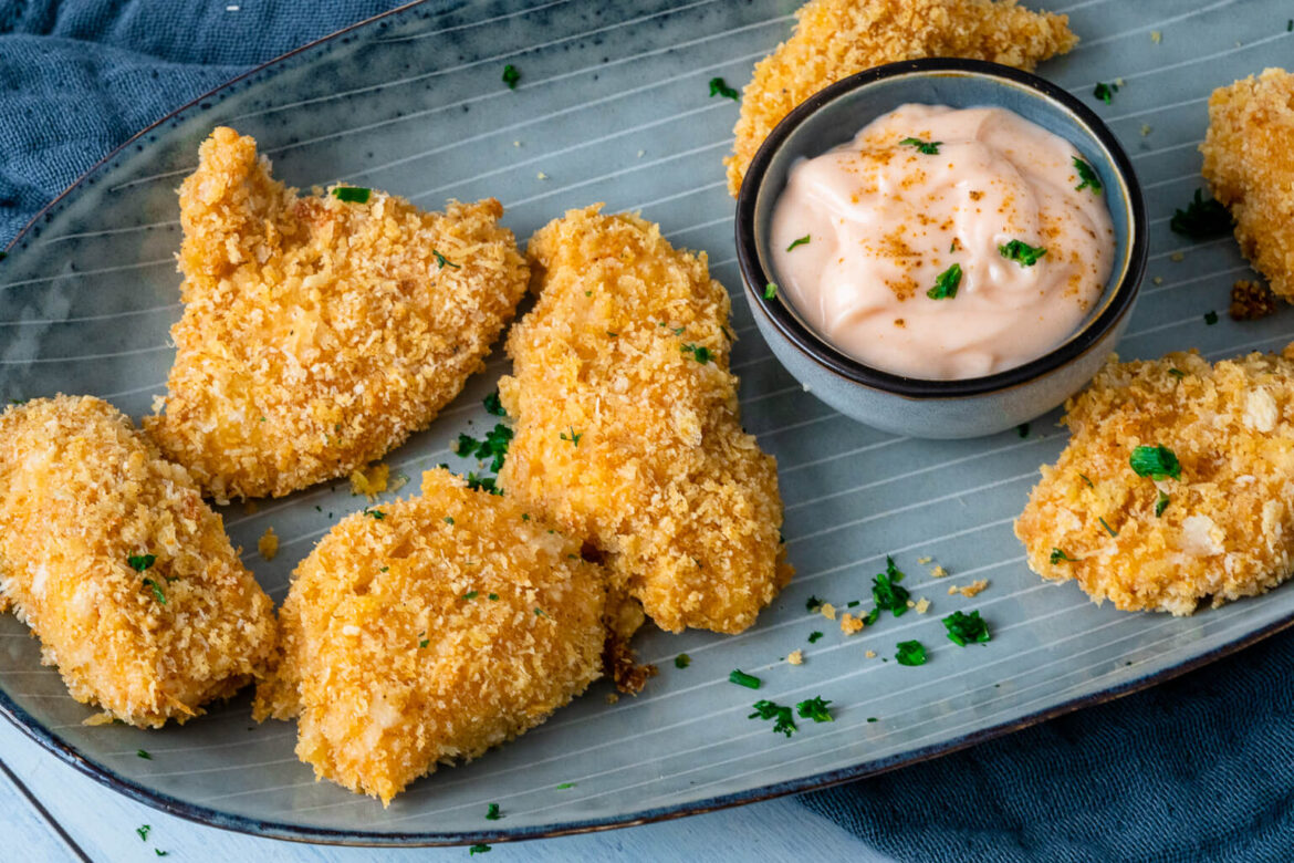 So einfach machst du knusprige Hähnchen Nuggets aus dem Backofen selber ...