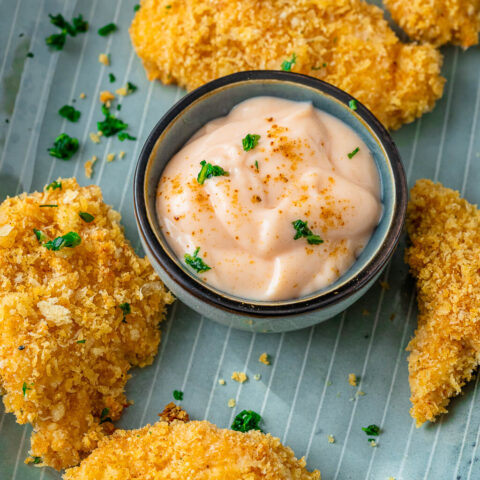 Perfekte Ofenschnitzel - Crispy Chicken aus dem Ofen - Mit gerösteten Pankobröseln und Parmesan