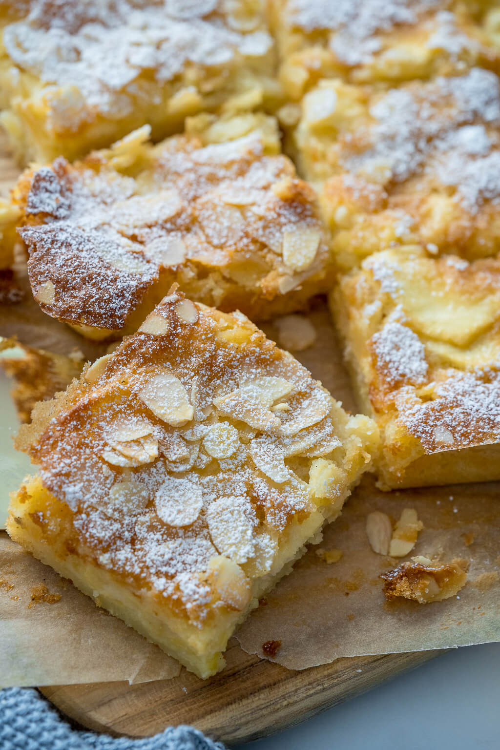 Apfelkuchen vom Blech - schnell, lecker und mega saftig - Einfach Malene