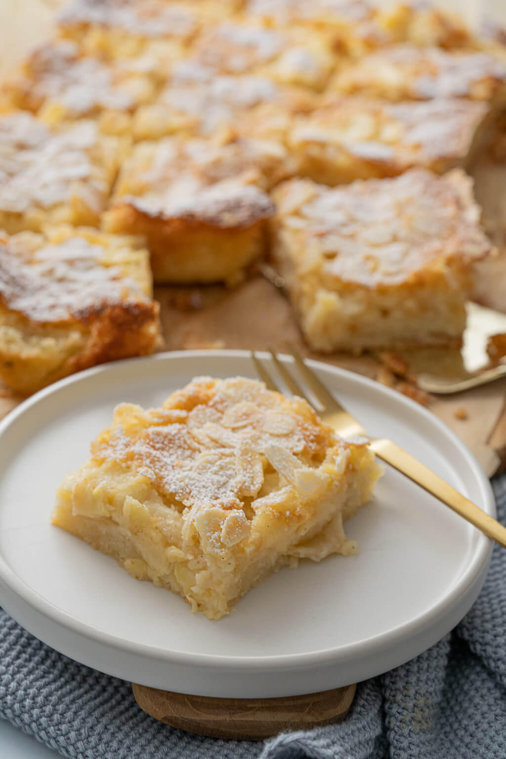 Omas Apfel Schmand Kuchen vom Blech - einfaches Rezept Omas Apfel Schmand Kuchen vom Blech - einfaches Rezept