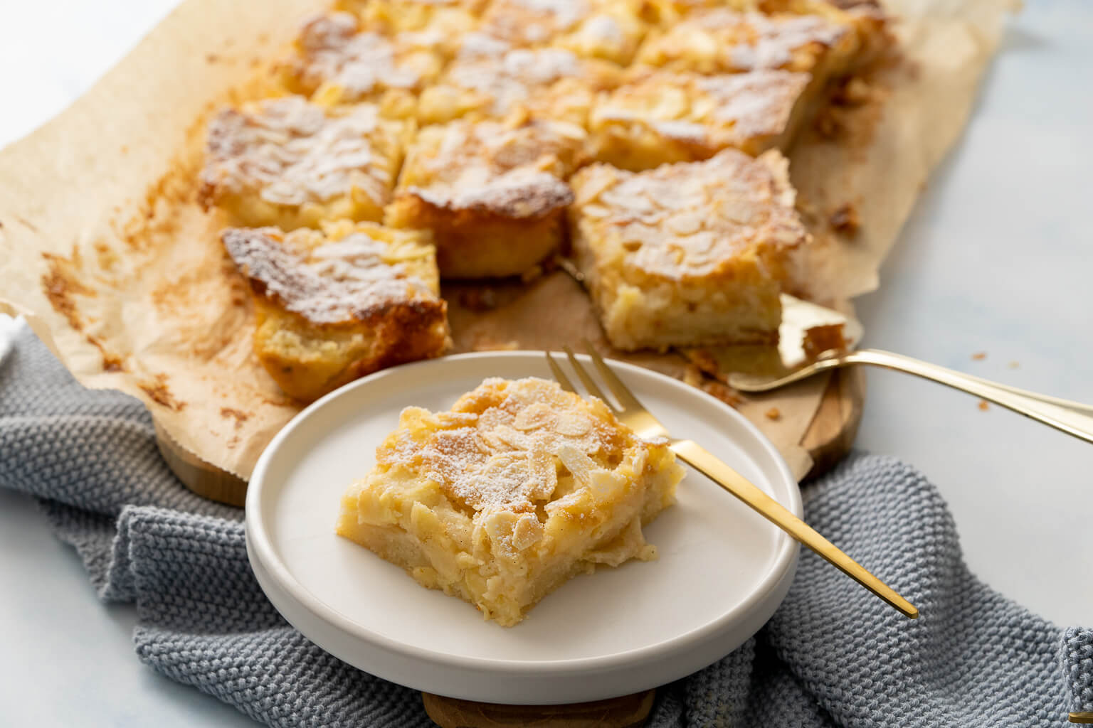 Apfelkuchen vom Blech - schnell, lecker und mega saftig - Einfach Malene