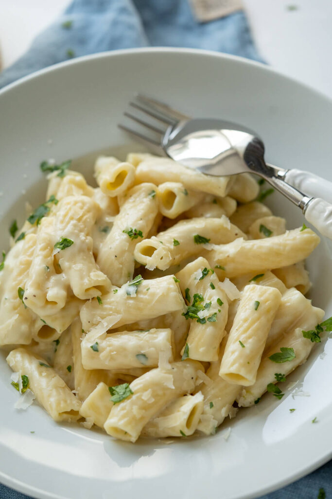 Mega leckere Pasta mit cremiger Käsesauce in weniger als 20 Minuten auf dem Tisch