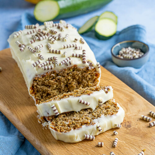 Zucchinikuchen Kastenform mit Frischkäse Frosting