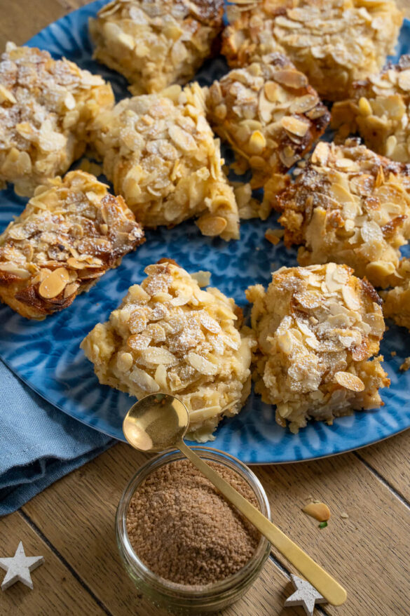 Bratapfelkuchen mit Marzipan - saftigster Apfelkuchen aller Zeiten ...