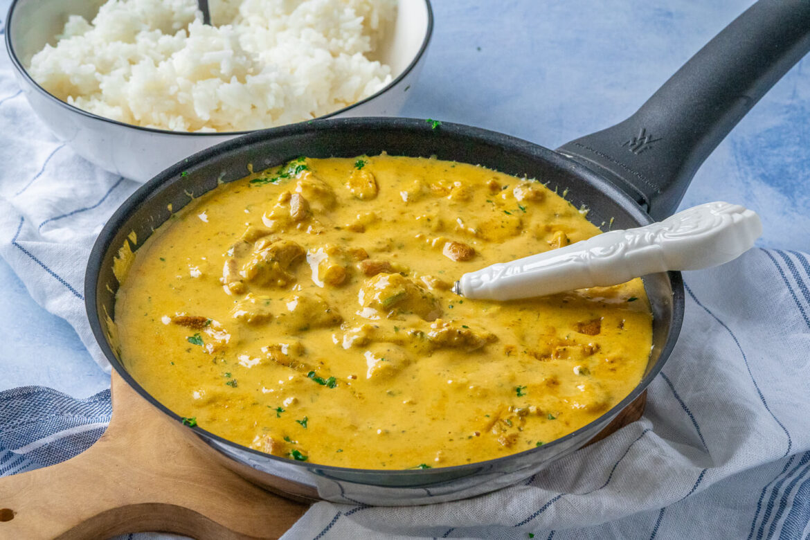 So kochst du in nur 30 Minuten Curry Geschneltzeltes in Sahnesauce