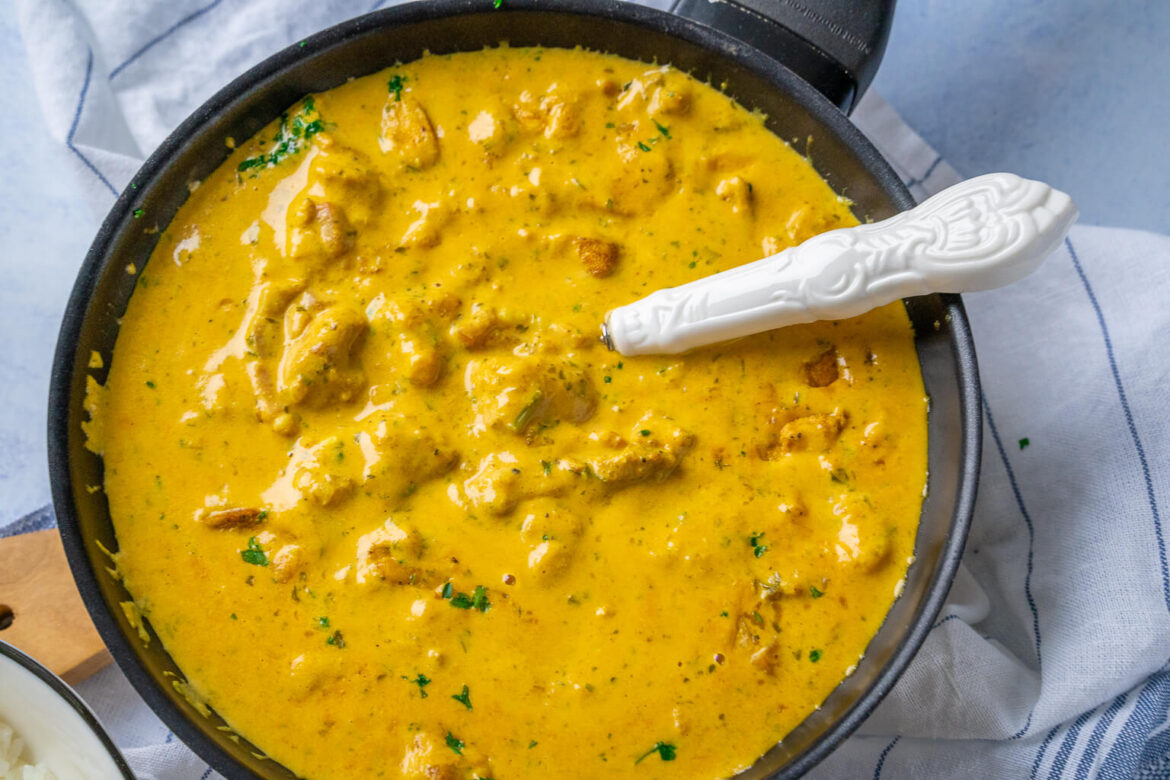 So kochst du in nur 30 Minuten Curry Geschneltzeltes in Sahnesauce