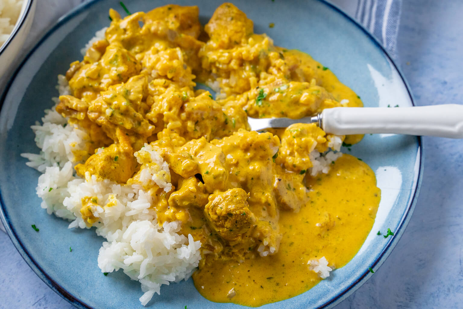 Reis, Currysauce und zartes Fleisch