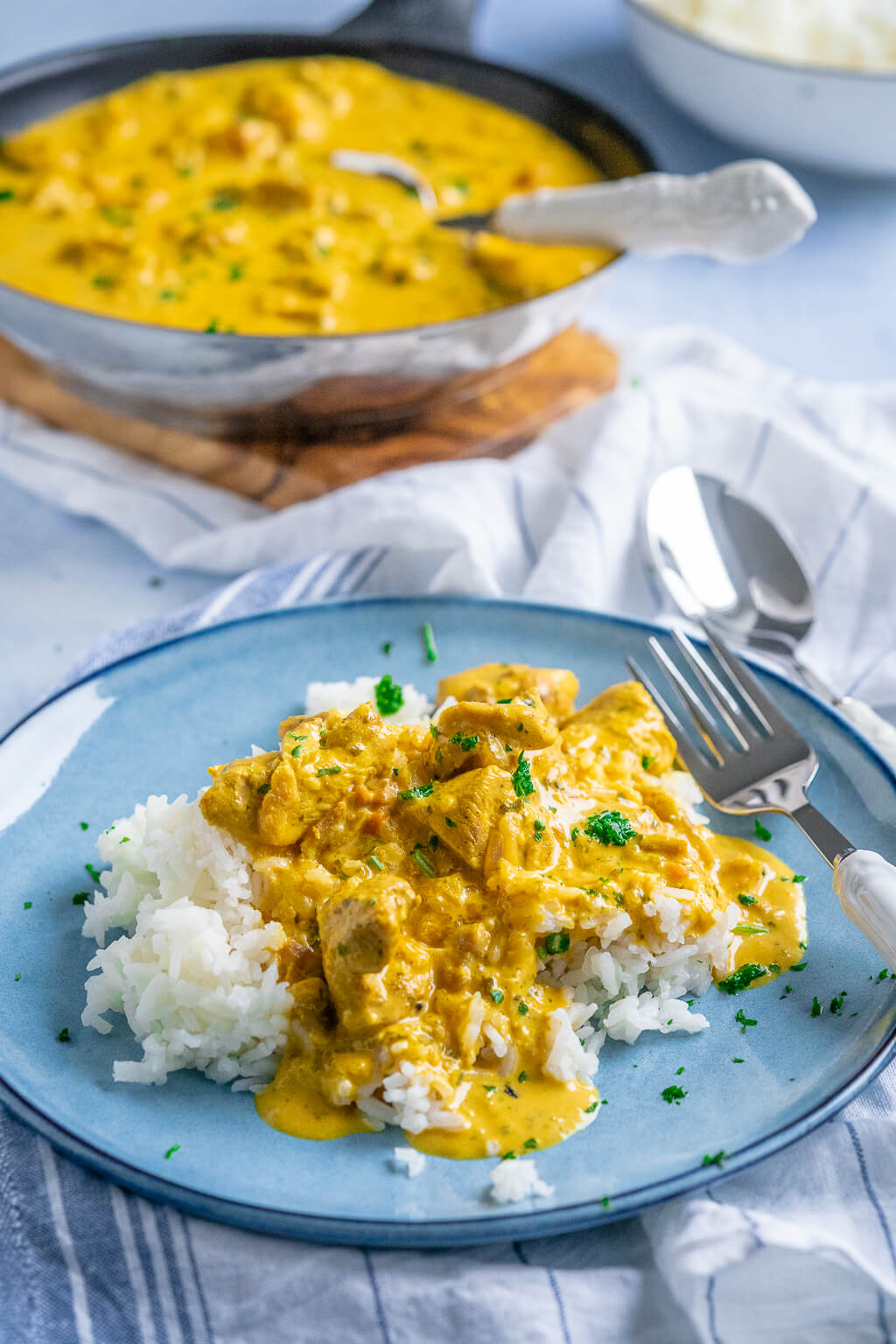 So kochst du in nur 30 Minuten Curry Geschneltzeltes in Sahnesauce