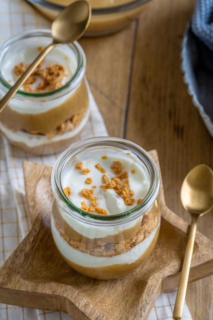 das Bratapfel Trifle mit Amarettini und Joghurt ist das perfekte Weihnachtsdessert