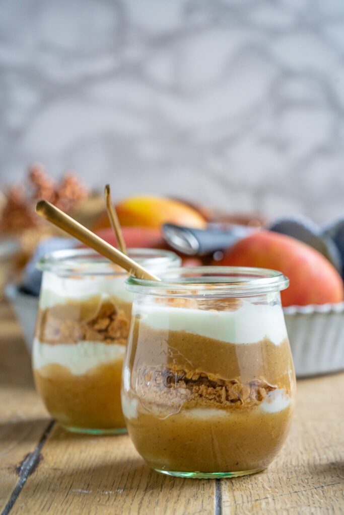 Keine 10 Minuten Aufwand -  Bratapfel-Amarettini Schichtdessert