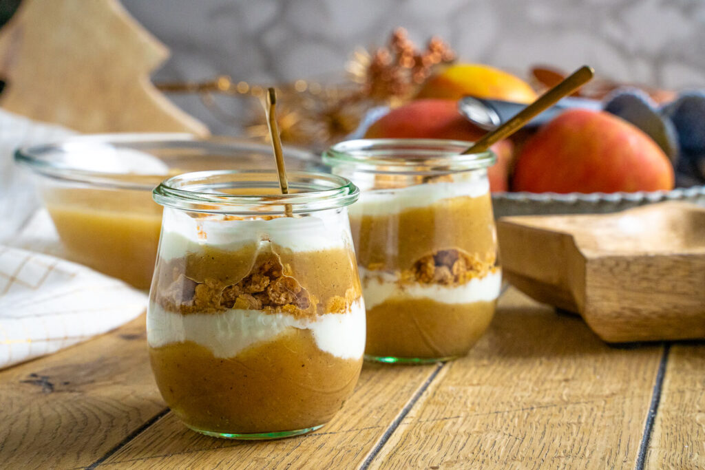 Das perfekte Weihnachtsdessert - 10 Minuten Bratapfel Dessert mit Amarettini & Joghurt