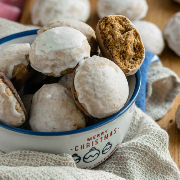 Einfache Pfeffernüsse mit Zuckerguss und Schokolade - Einfach Malene Einfache Pfeffernüsse mit Zuckerguss und Schokolade - Einfach Malene