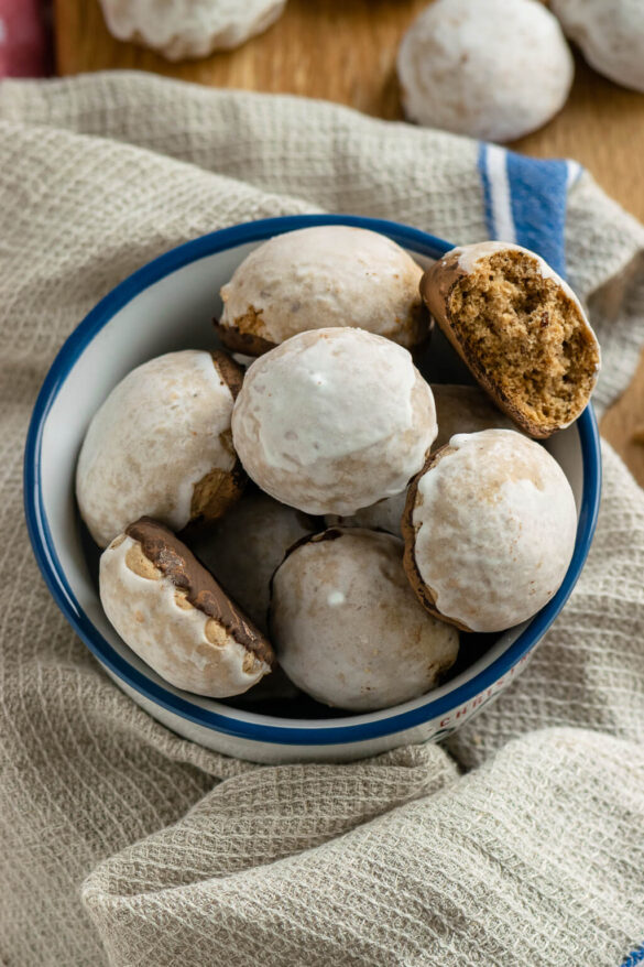Einfache Pfeffernüsse mit Zuckerguss und Schokolade - Einfach Malene