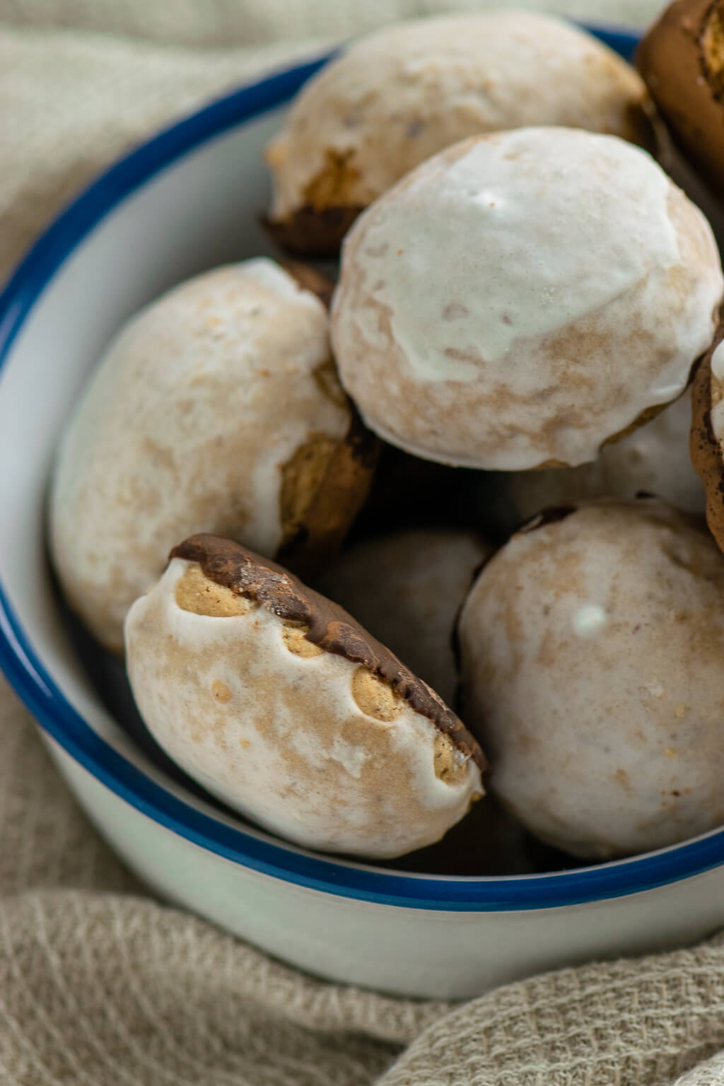 Einfache Pfeffernüsse mit Zuckerguss und Schokolade Einfach Malene Einfache Pfeffernüsse mit Zuckerguss und Schokolade Einfach Malene