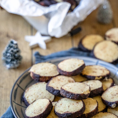 Zarte Weihnachtskekse - Schweizer Nusstaler