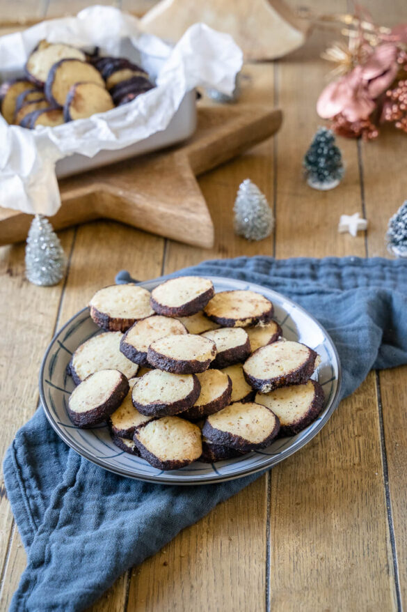 Schweizer Nusstaler - diese Kekse zergehen auf der Zunge - Einfach Malene Schweizer Nusstaler - diese Kekse zergehen auf der Zunge - Einfach Malene