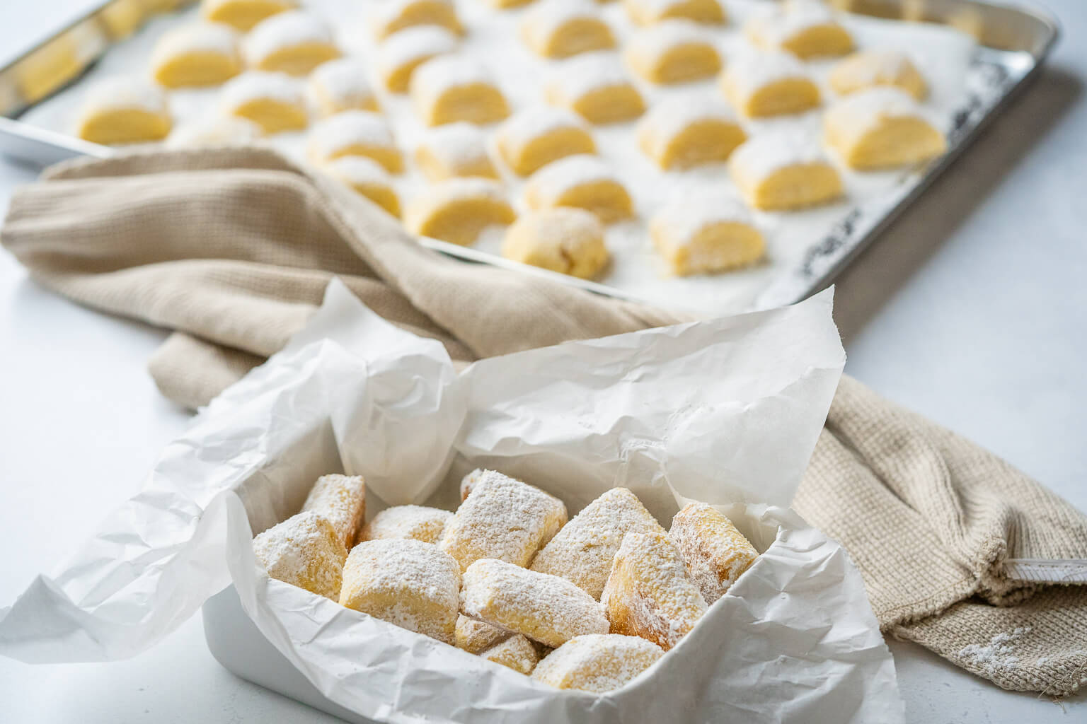 So lecker schmecken die Traumstücke. - Vanille-Buttergebäck mit Puderzucker - super zart