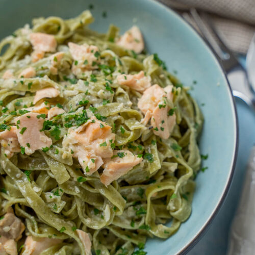 Bandnudeln mit Lachs