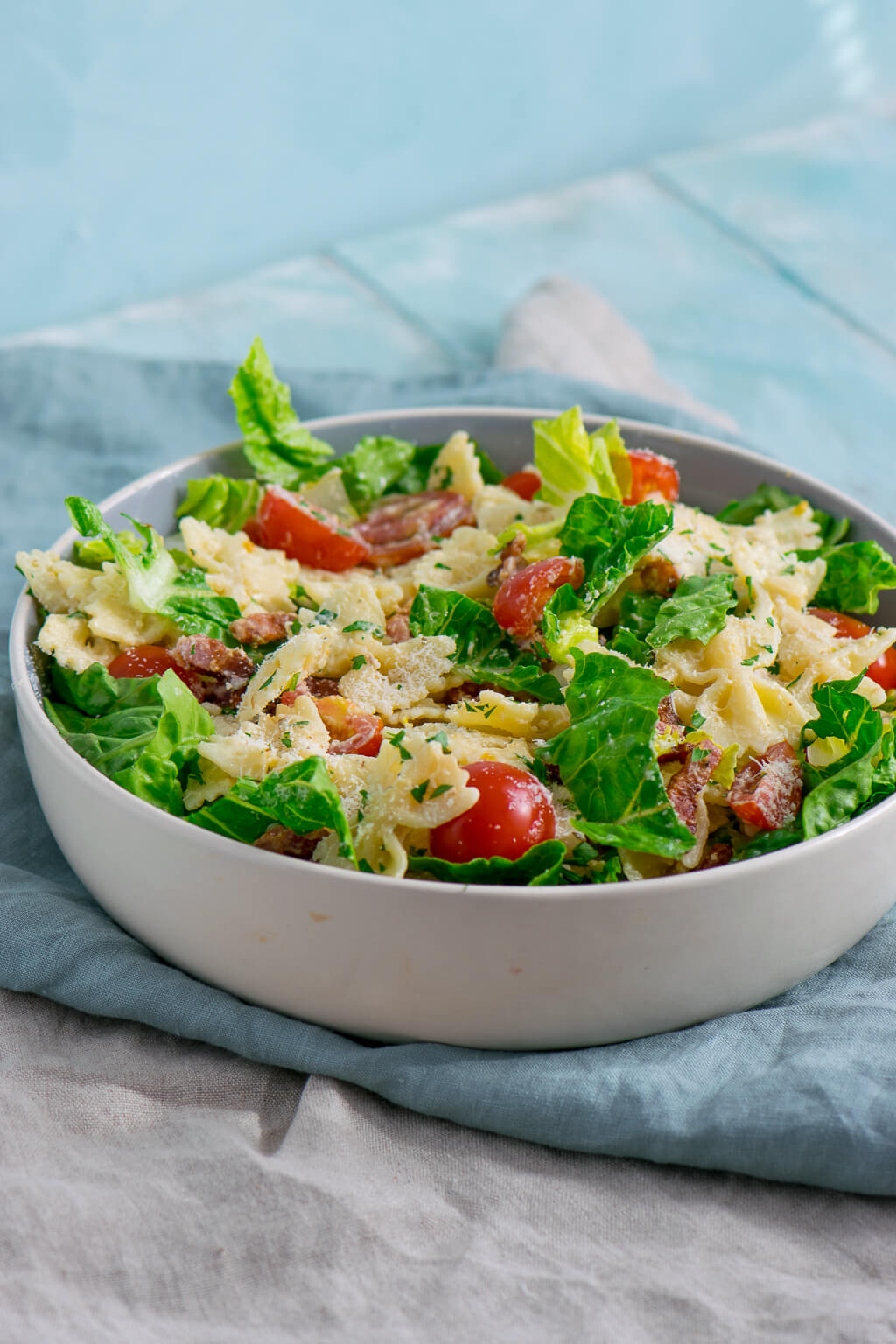 Genialer Nudelsalat - Caesar Nudelsalat mit Bacon und Parmesan ...