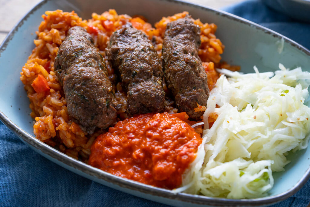 Cevapcici mit Ajvar