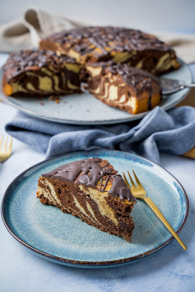 Mega saftiger Zebrakuchen - einfacher Marmorkuchen aus der Springform ...