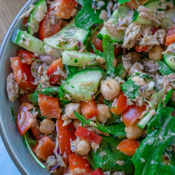 10 Minuten Thunfisch Kichererbsen Salat mit Blitz-Vinaigrette