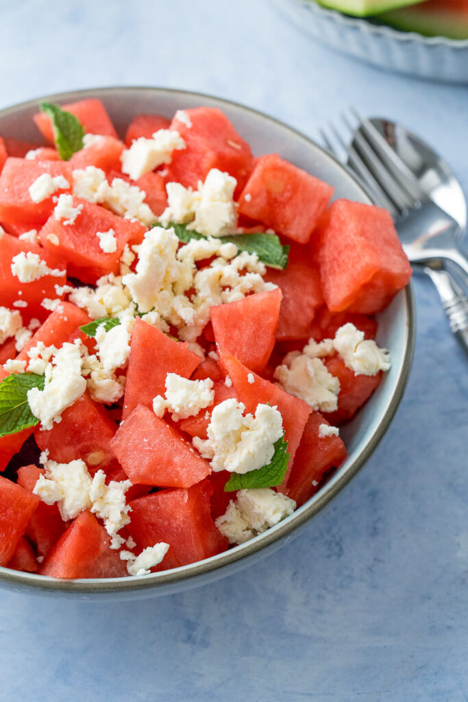 Erfrischender Salat für den Sommer - Wassermelone Feta Salat mit Balsamico und Minze