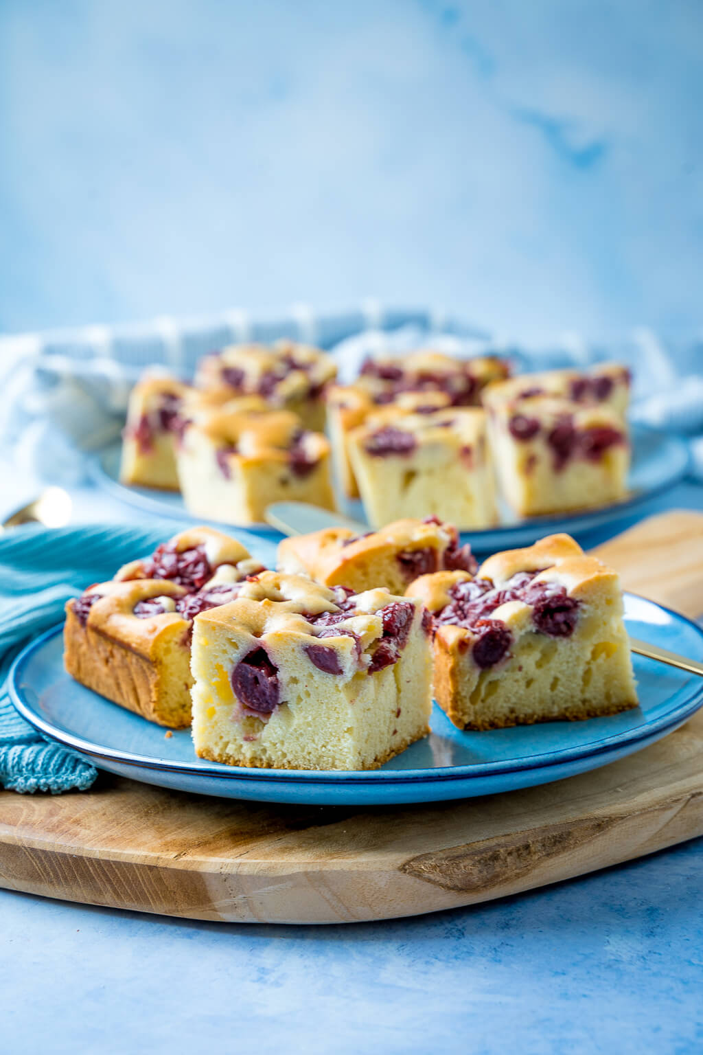 Saftiger Kirsch Joghurt Kuchen vom Blech - Einfach Malene Saftiger Kirsch Joghurt Kuchen vom Blech - Einfach Malene