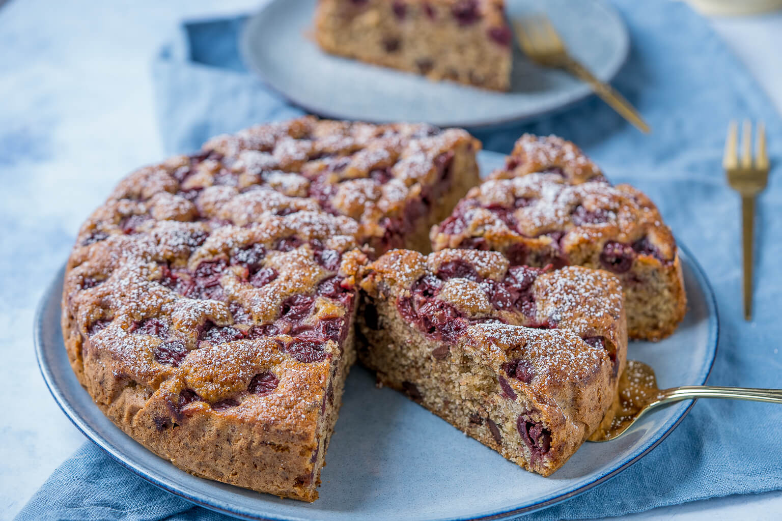 Knaller Rezept für saftigen Kirschkuchen mit Nüssen und Schokolade