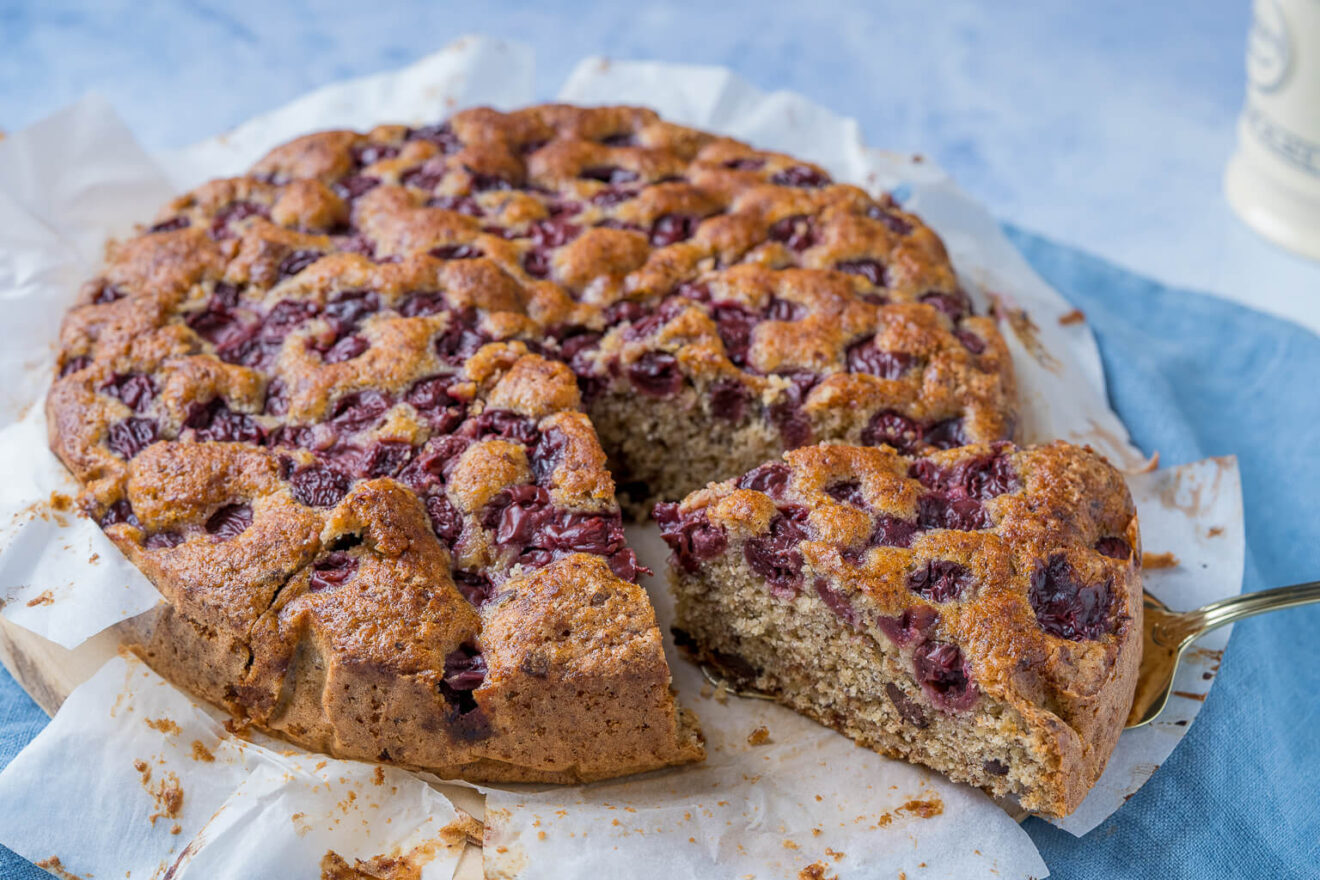 Knaller Rezept für saftigen Kirschkuchen mit Nüssen und Schokolade Knaller Rezept für saftigen Kirschkuchen mit Nüssen und Schokolade