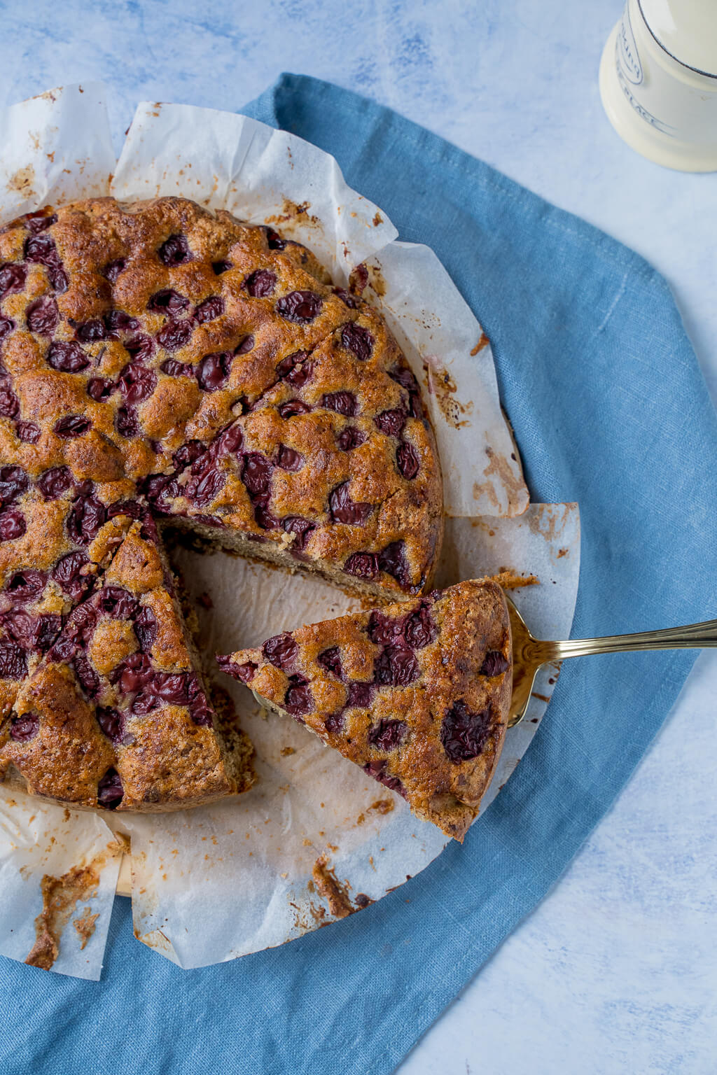 Knaller Rezept für saftigen Kirschkuchen mit Nüssen und Schokolade Knaller Rezept für saftigen Kirschkuchen mit Nüssen und Schokolade